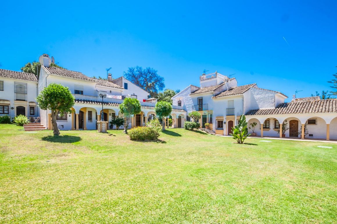 Town House for sale in Elviria, Marbella East