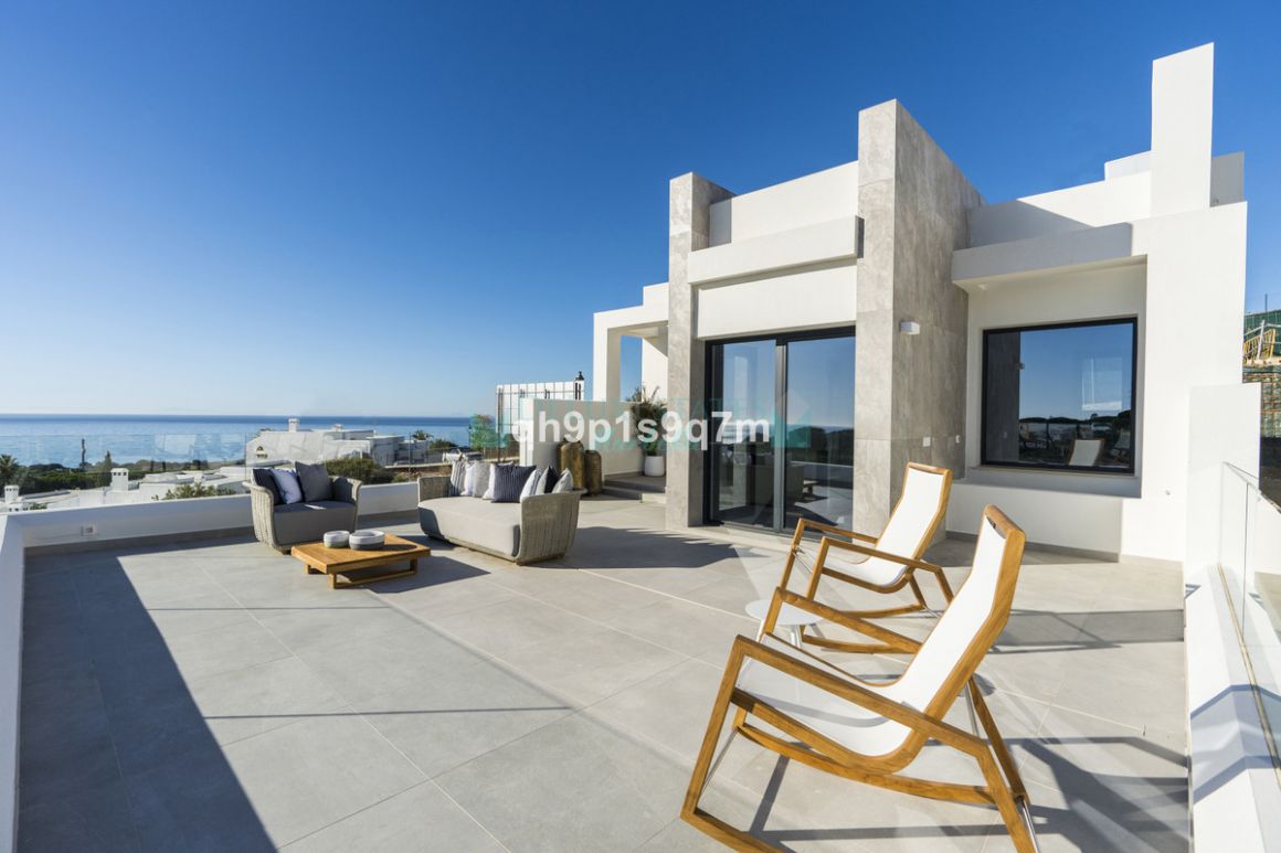 Villa for sale in Cabopino, Marbella East