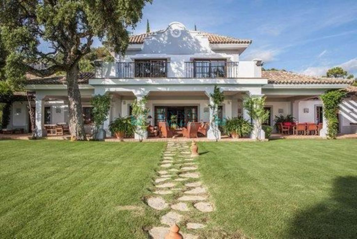Villa for sale in Benahavis