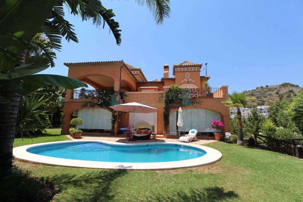 Villa for sale in La Quinta, Benahavis