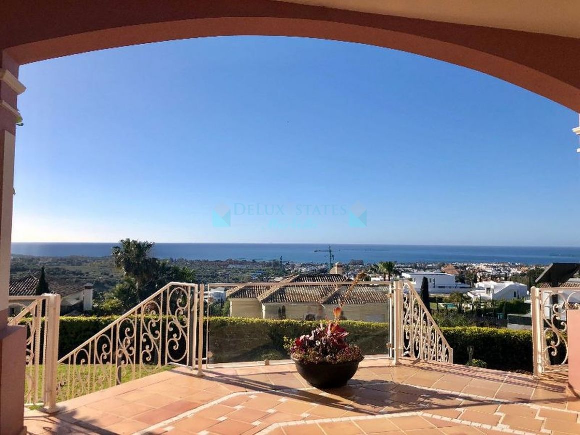 Villa for sale in Benahavis