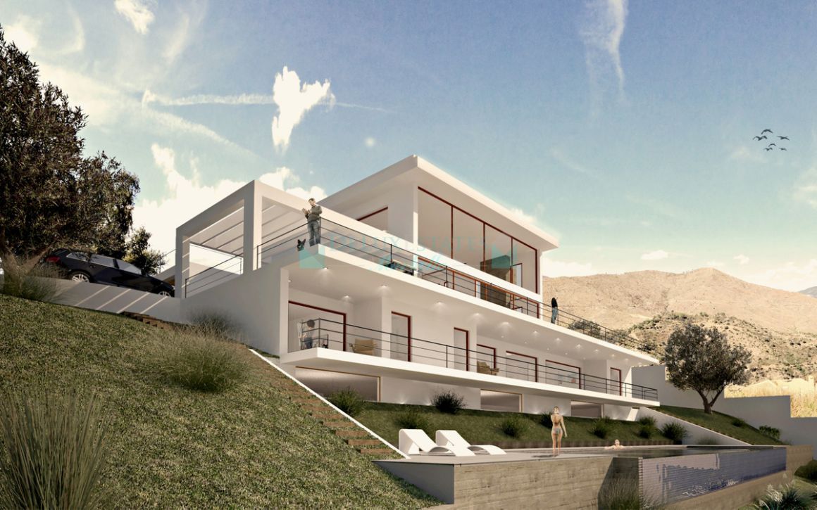 Villa for sale in La Mairena, Marbella East