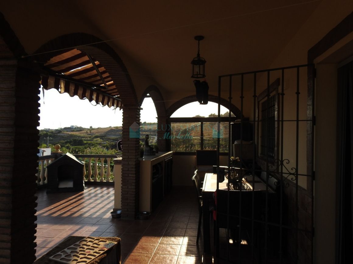Finca for sale in Estepona