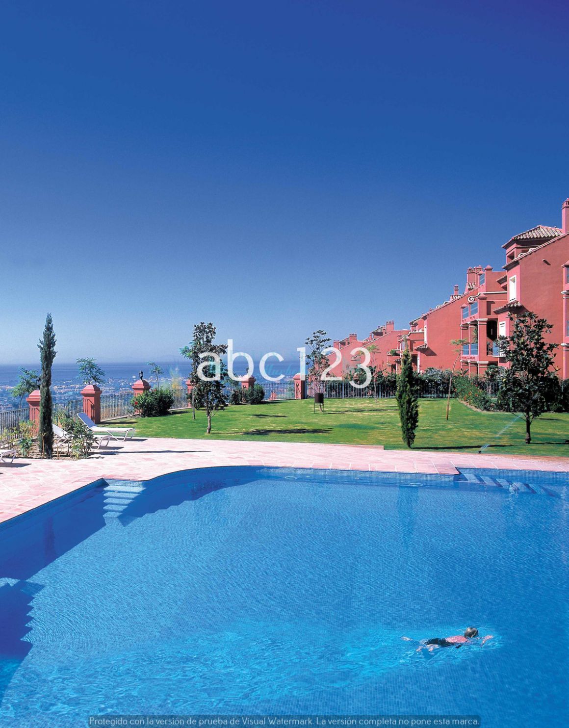 Ground Floor Apartment for sale in Monte Halcones, Benahavis