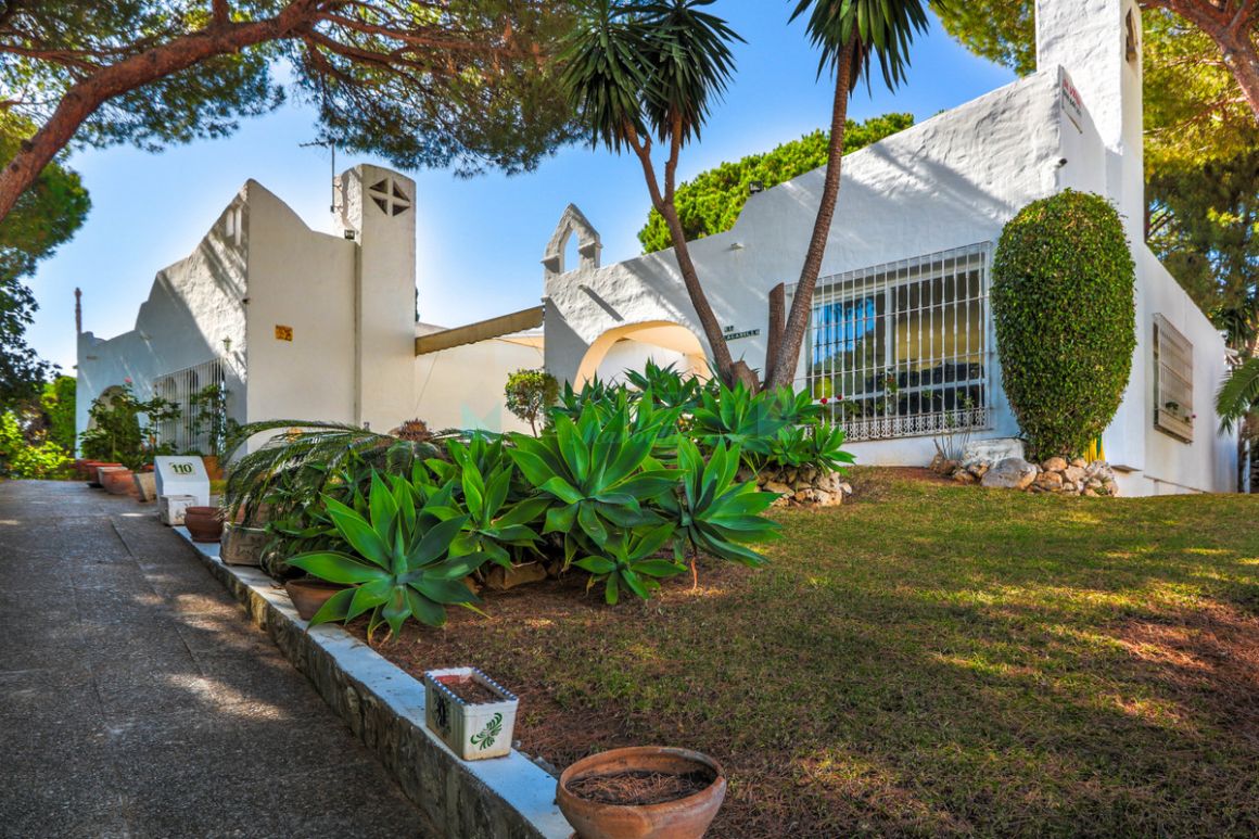 Semi Detached Villa for sale in La Reserva de Marbella, Marbella East