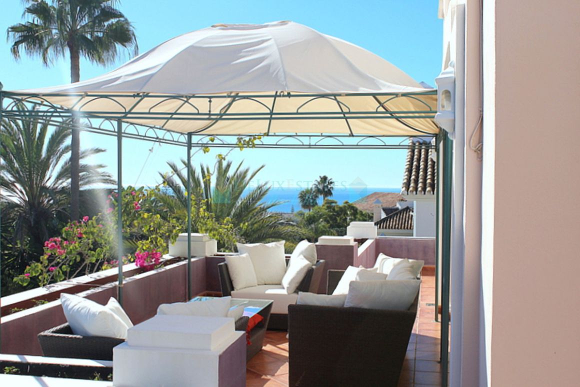 Villa for sale in El Rosario, Marbella East