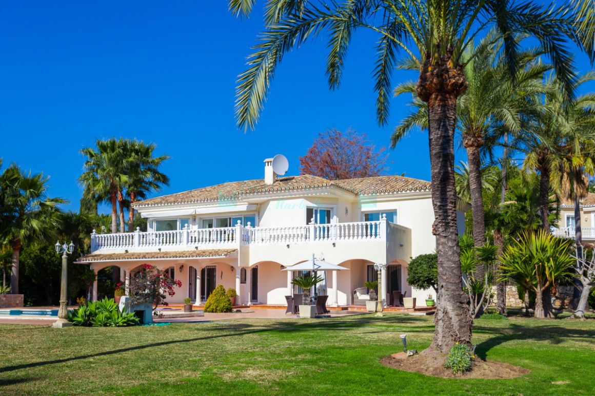 Villa for sale in El Rosario, Marbella East