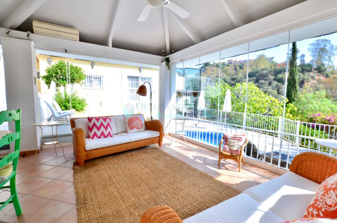Villa for sale in El Almendro, Benahavis