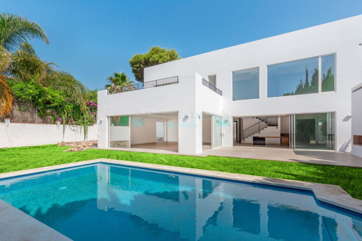 Villa for sale in Los Monteros, Marbella East