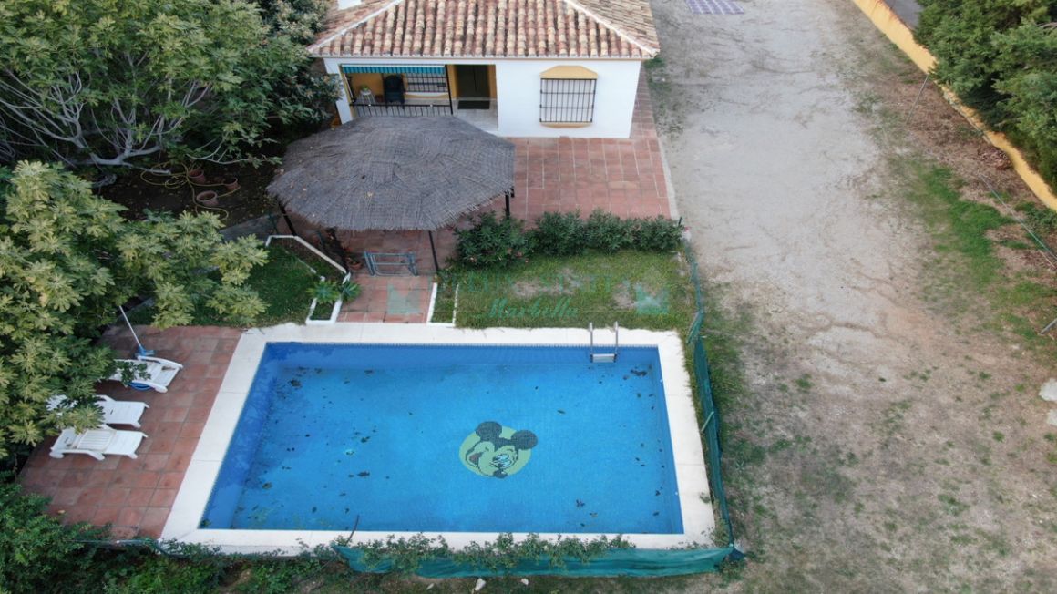 Finca for sale in Estepona