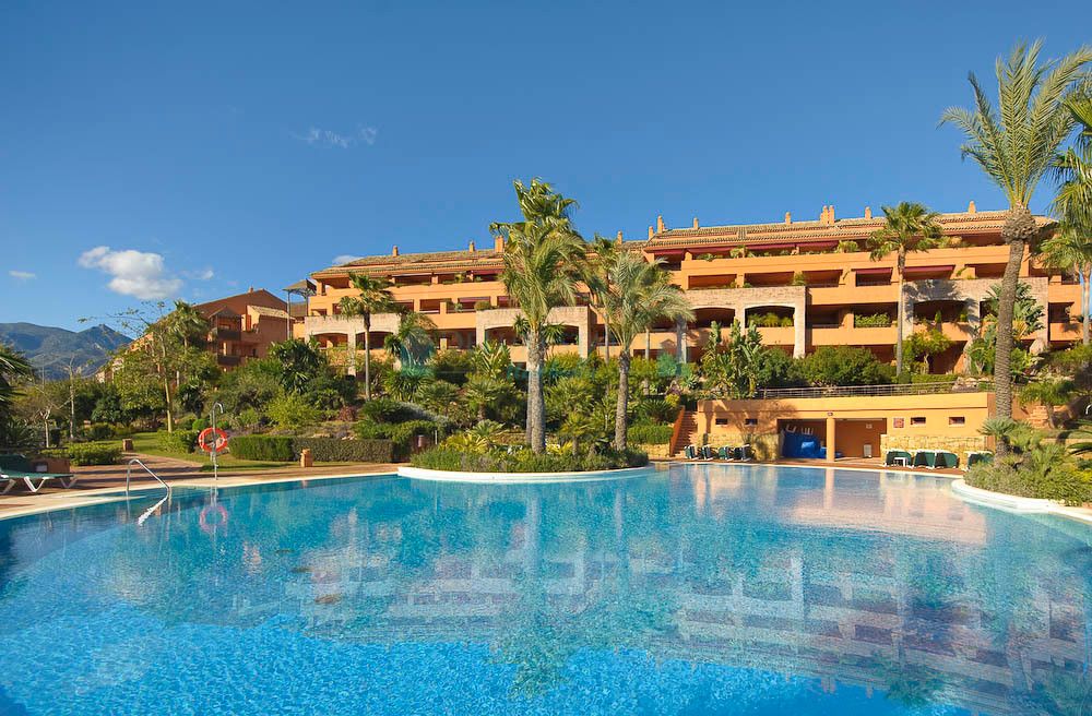 Penthouse for rent in Bahia de Marbella, Marbella East