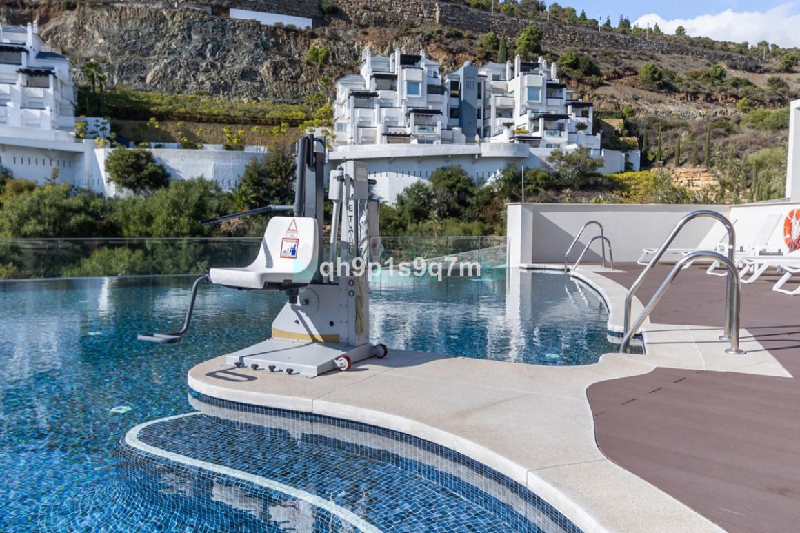Ground Floor Apartment for sale in Benahavis