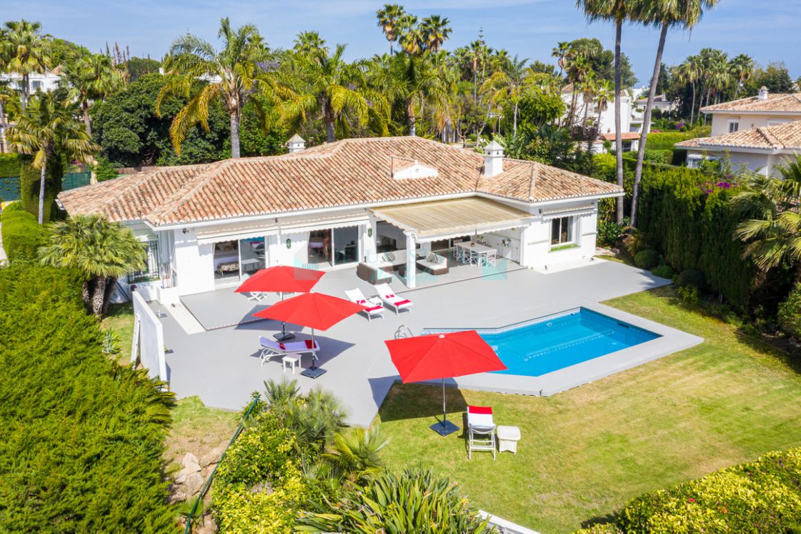 Villa for rent in Nueva Andalucia