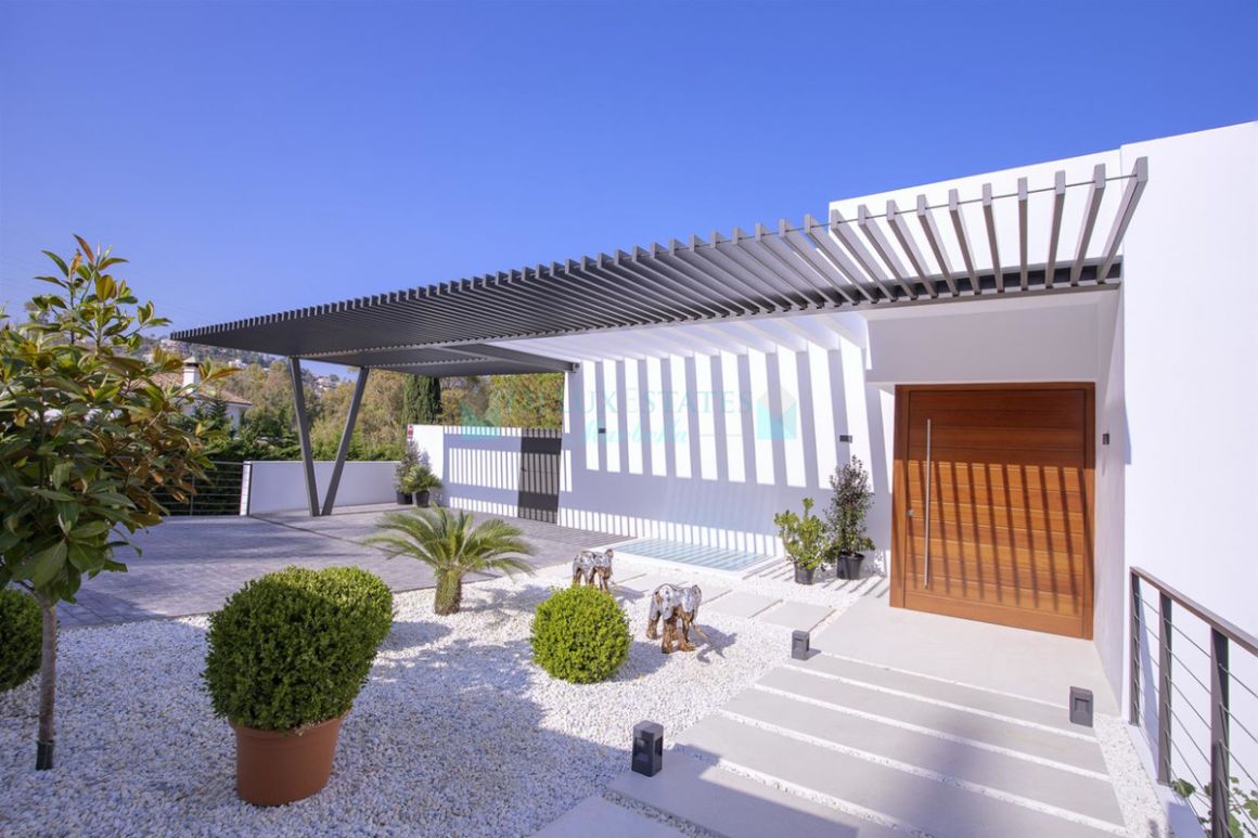 Villa for sale in Benahavis