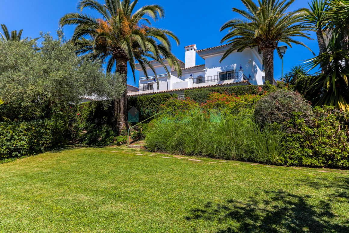 Semi Detached Villa for sale in Cabopino, Marbella East