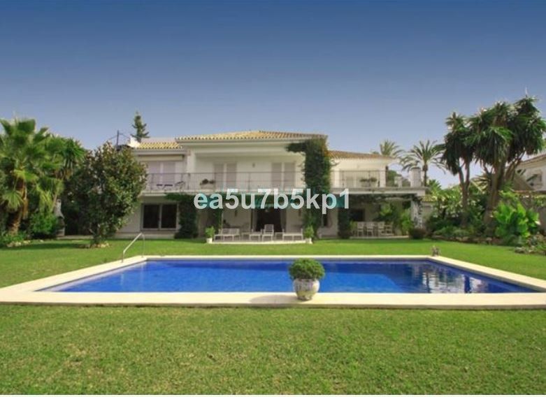 Villa in El Paraiso, Estepona