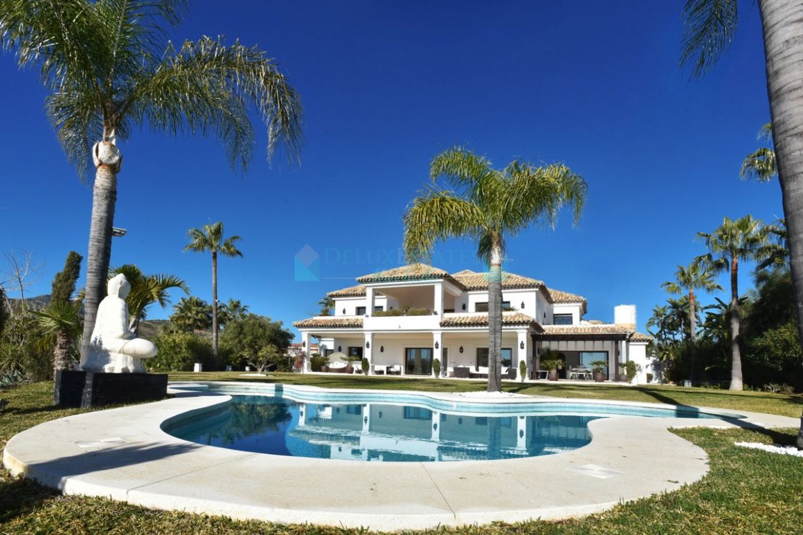 Villa for sale in Benahavis