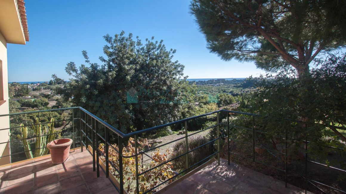 Finca for sale in Estepona