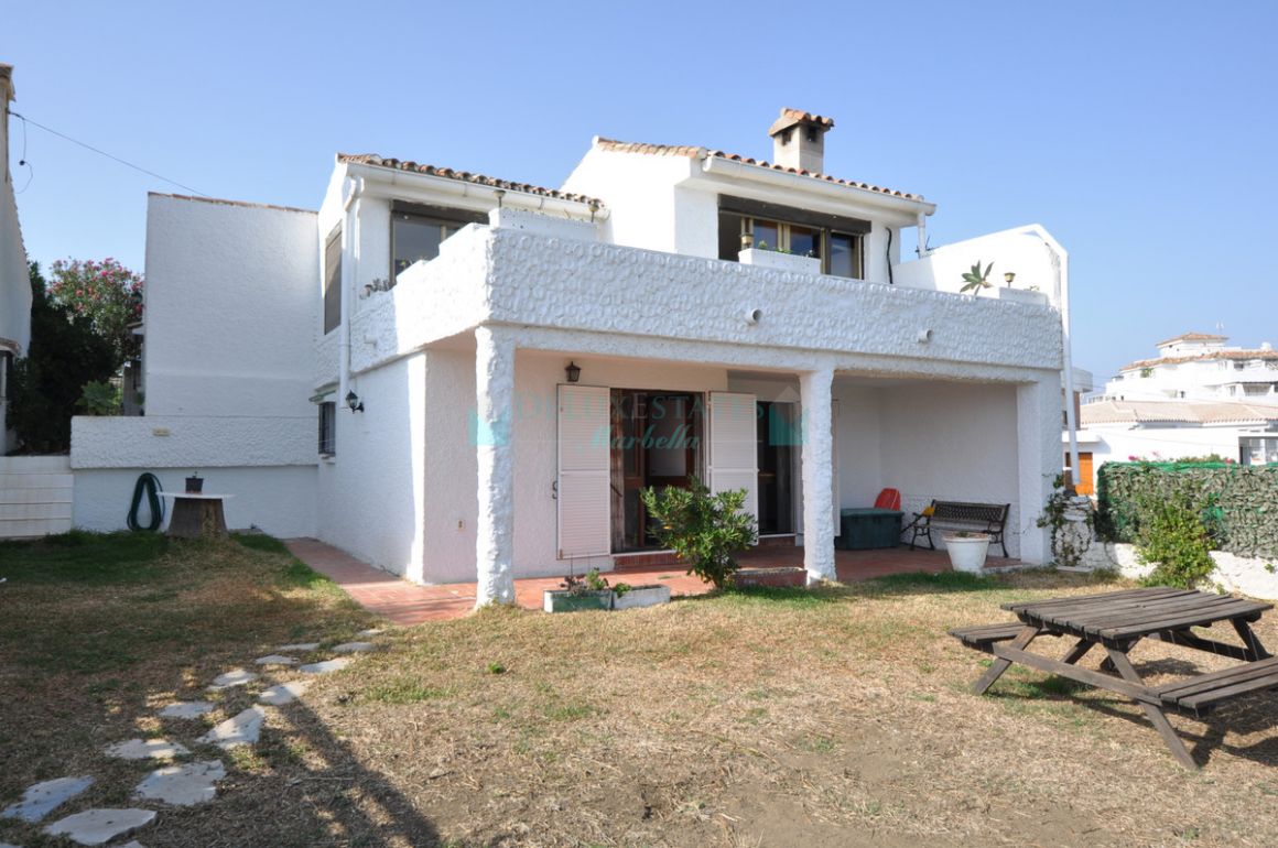 Villa for sale in Estepona