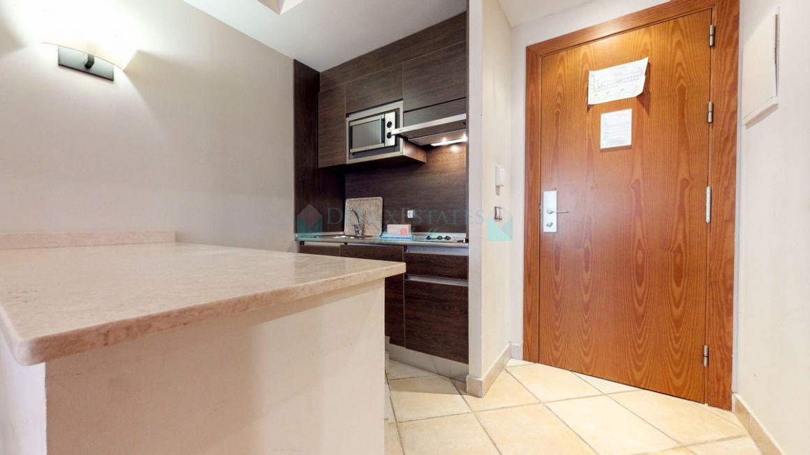 Studio for sale in Benahavis