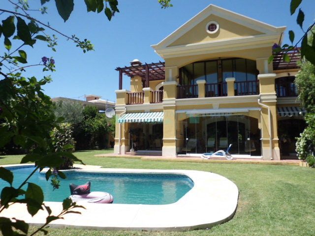 Villa in Elviria, Marbella East