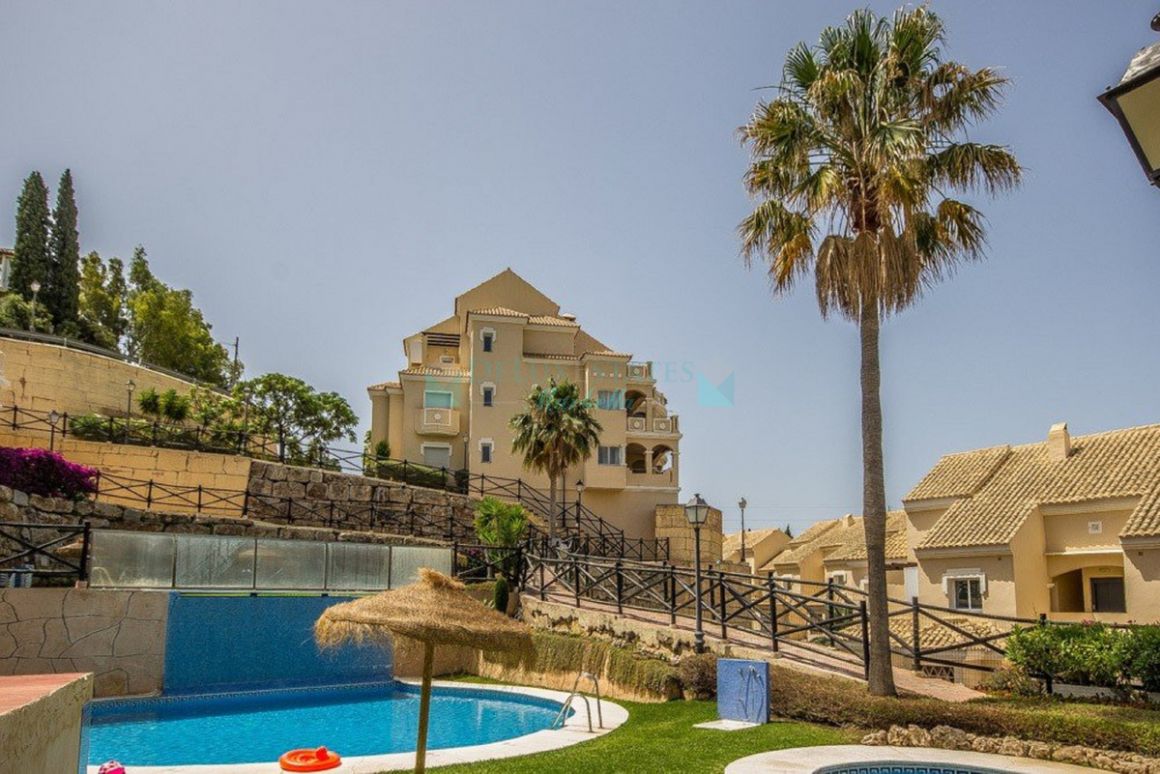 Penthouse for sale in Elviria, Marbella East