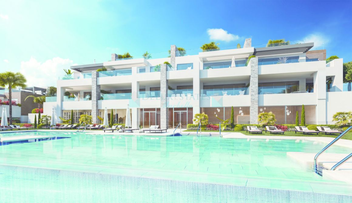 Penthouse for sale in Cabopino, Marbella East