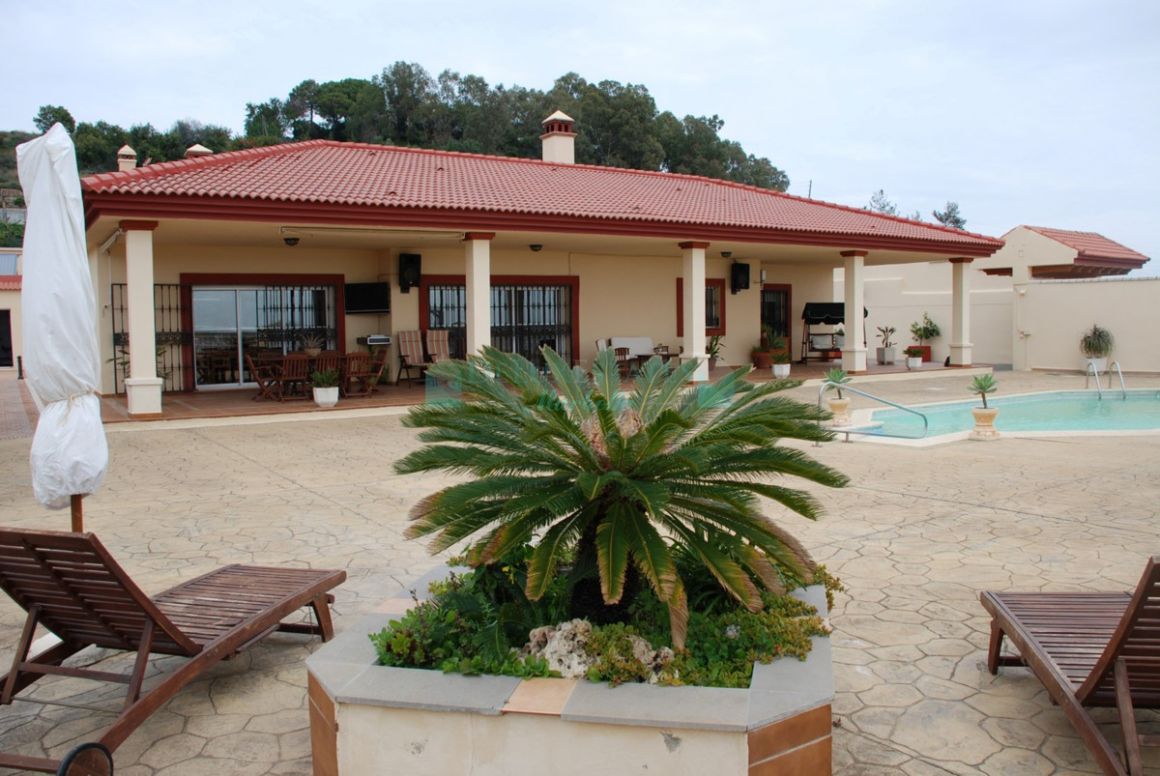 Villa en venta en Estepona