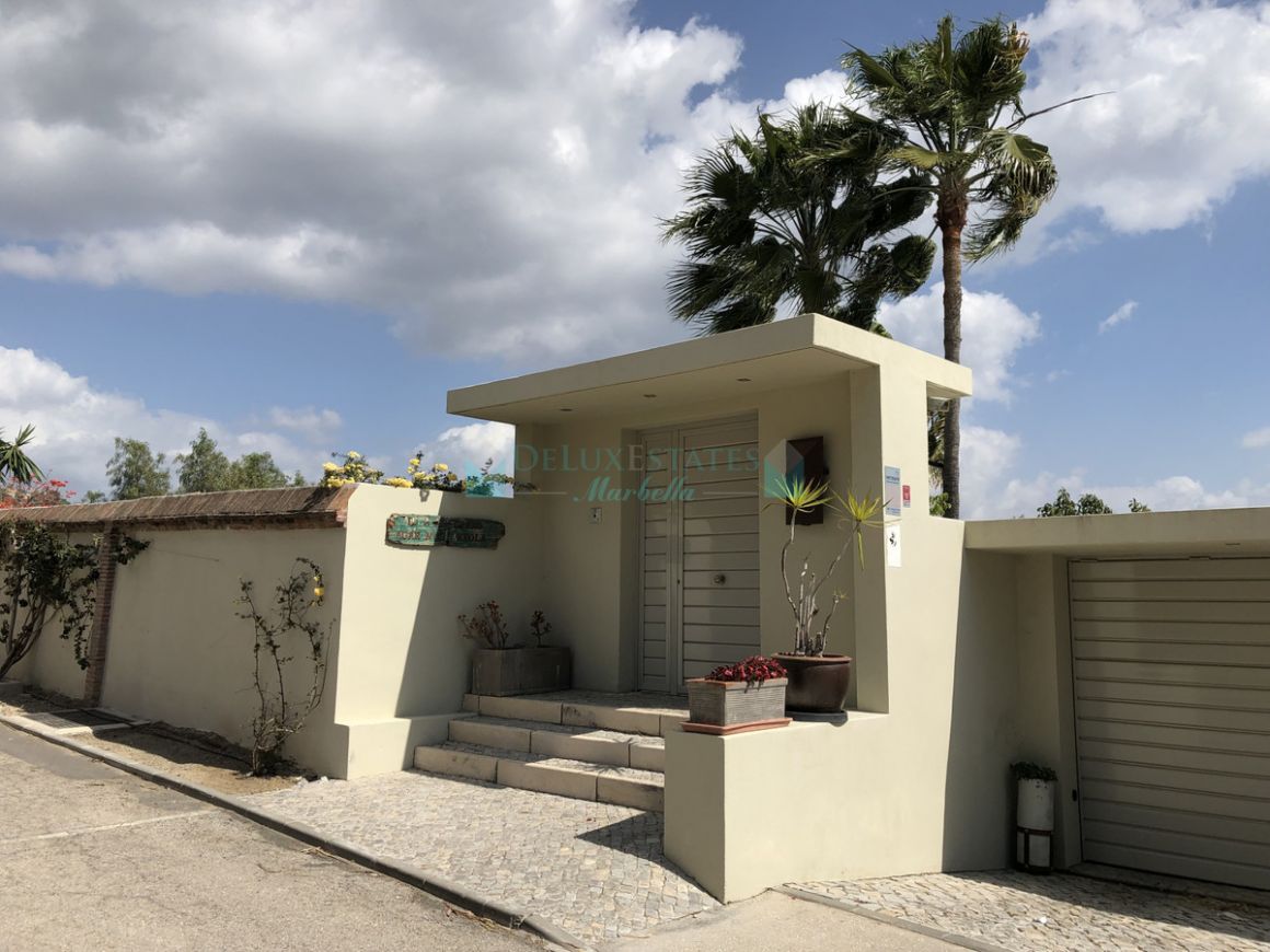 Villa for sale in Benahavis