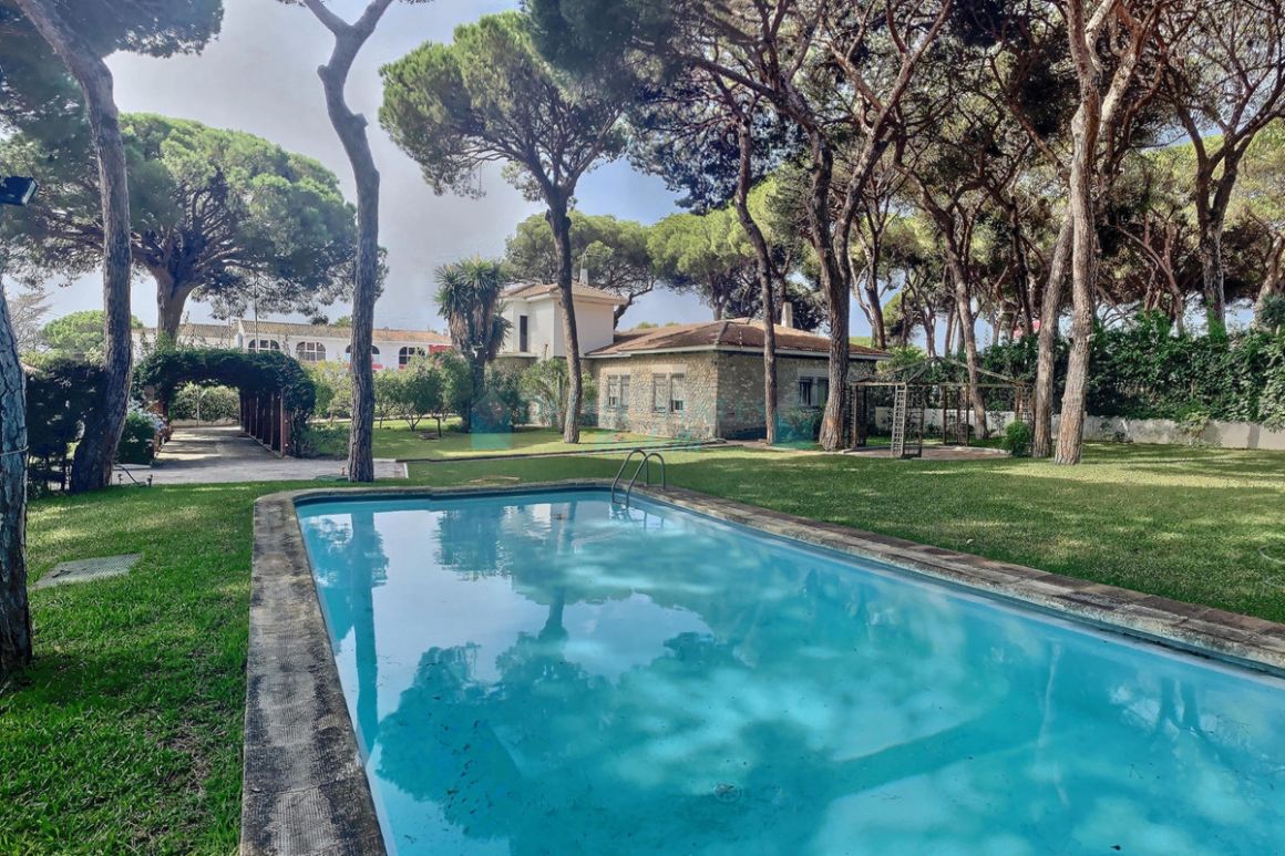 Villa en venta en  El Rosario, Marbella Este