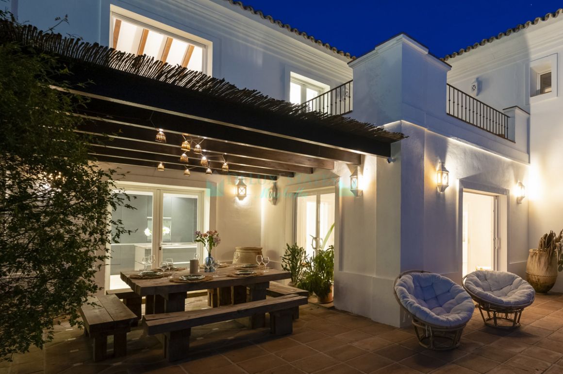 Villa en alquiler en Los Altos de los Monteros, Marbella Este