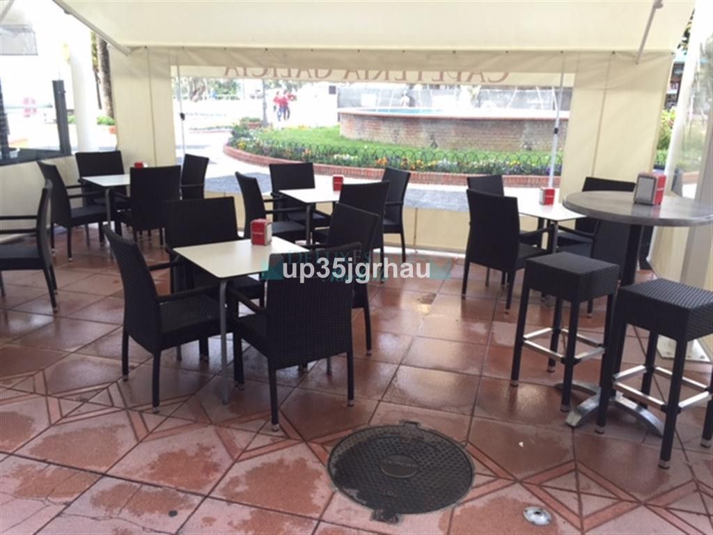 Bar for sale in Estepona
