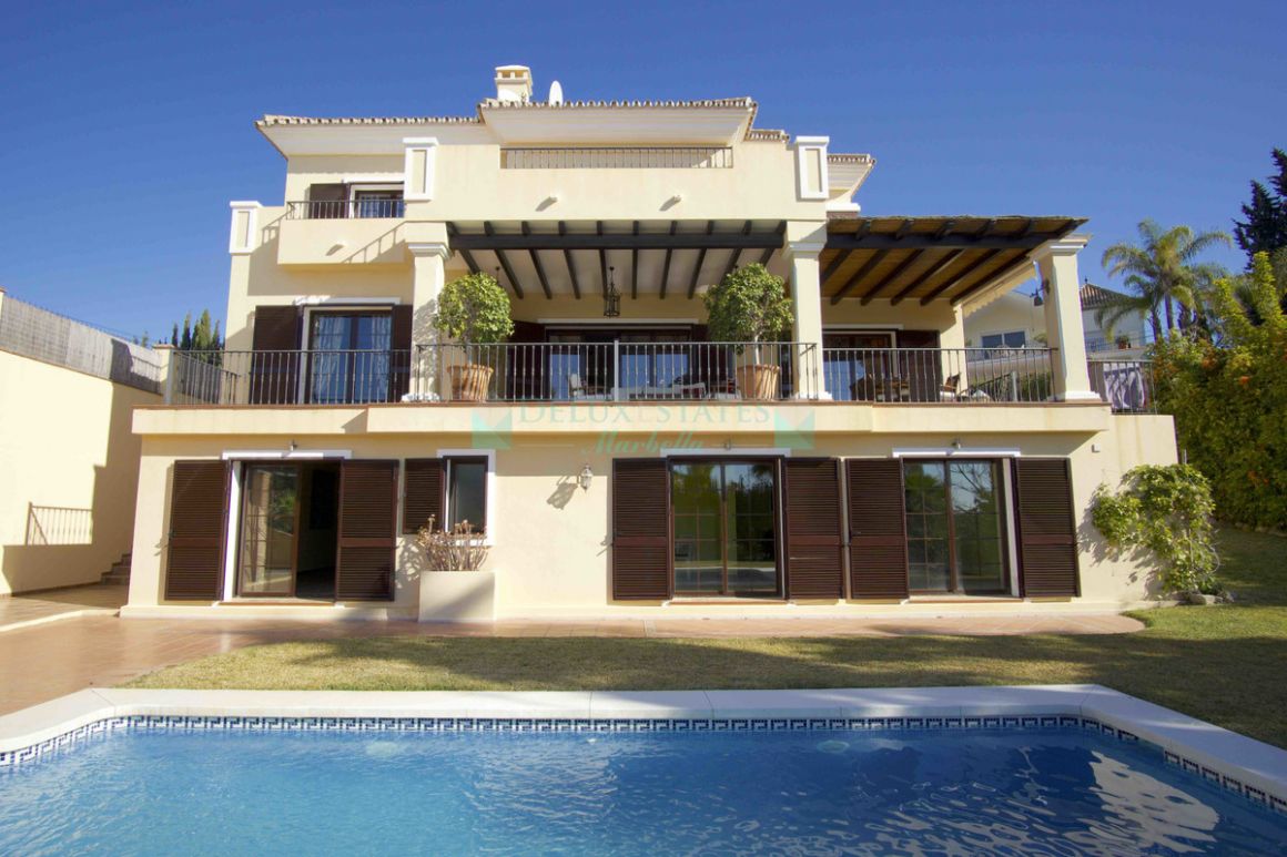 Villa for sale in El Rosario, Marbella East