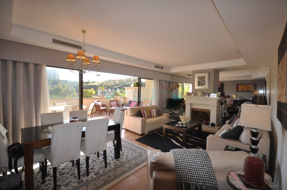 Penthouse for sale in Rio Real, Marbella East