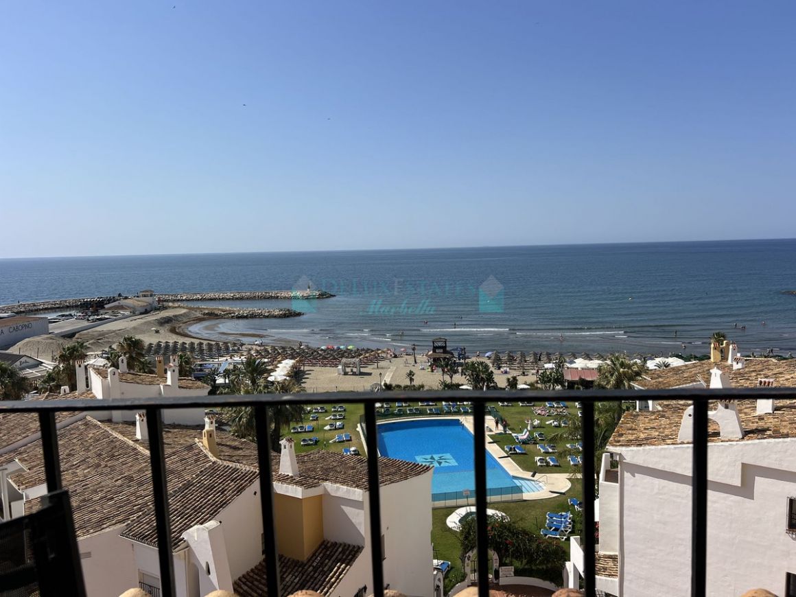 Penthouse for sale in Cabopino, Marbella East