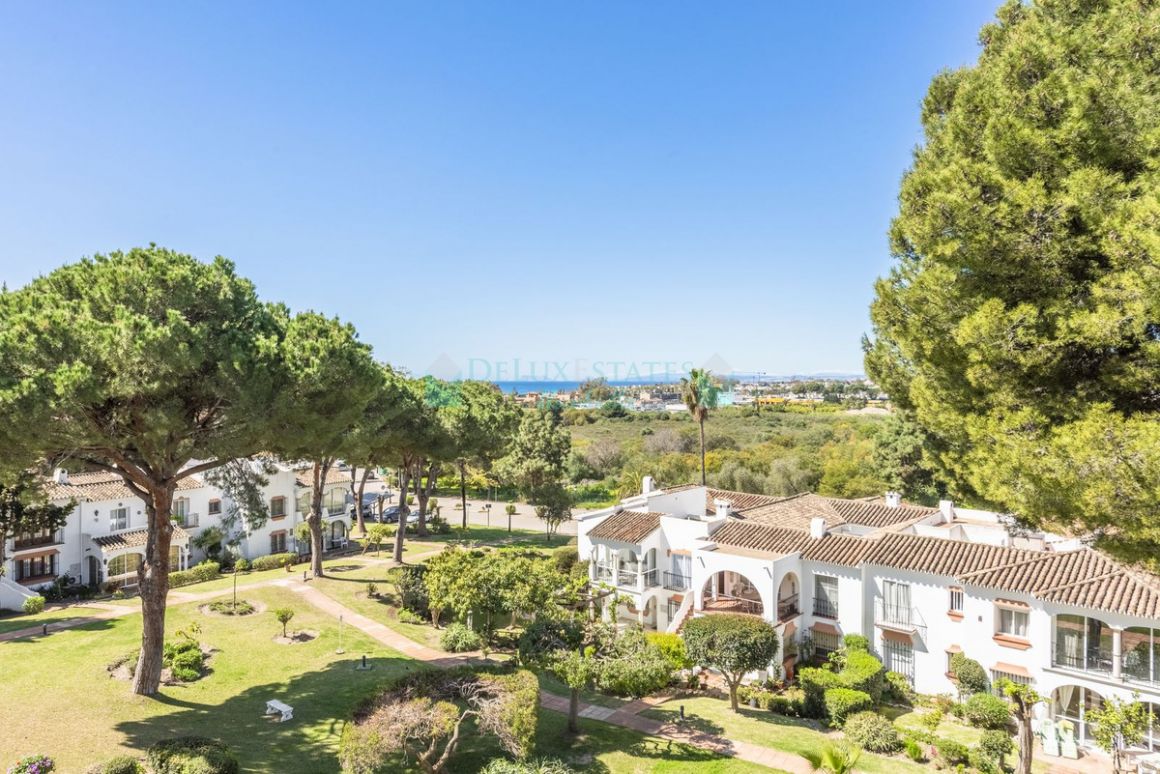 Penthouse for sale in El Paraiso, Estepona