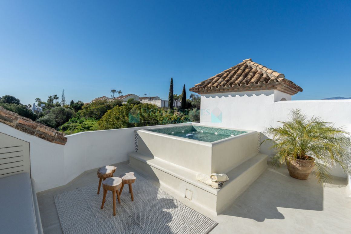 Town House for sale in Nueva Andalucia