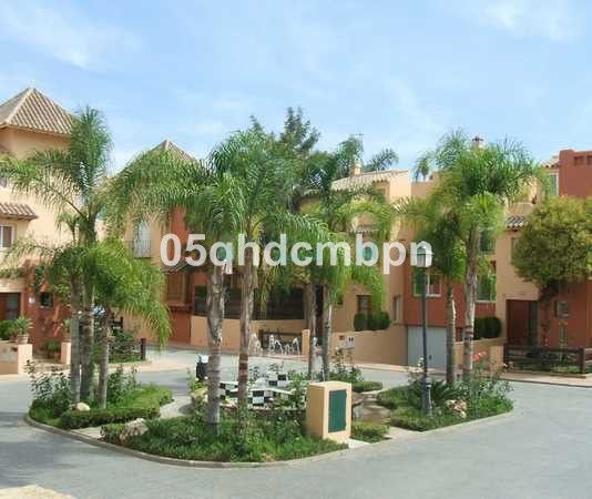 Semi Detached Villa for rent in Nueva Andalucia