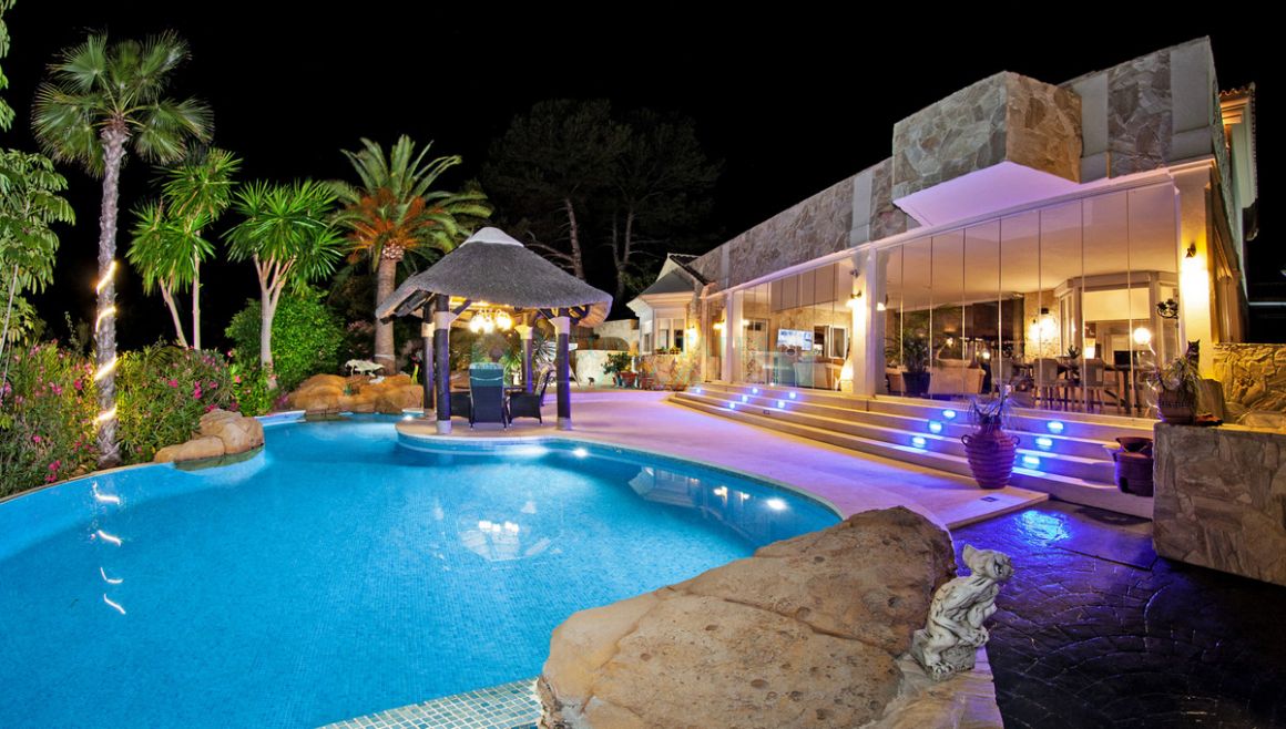 Villa for sale in Elviria, Marbella East