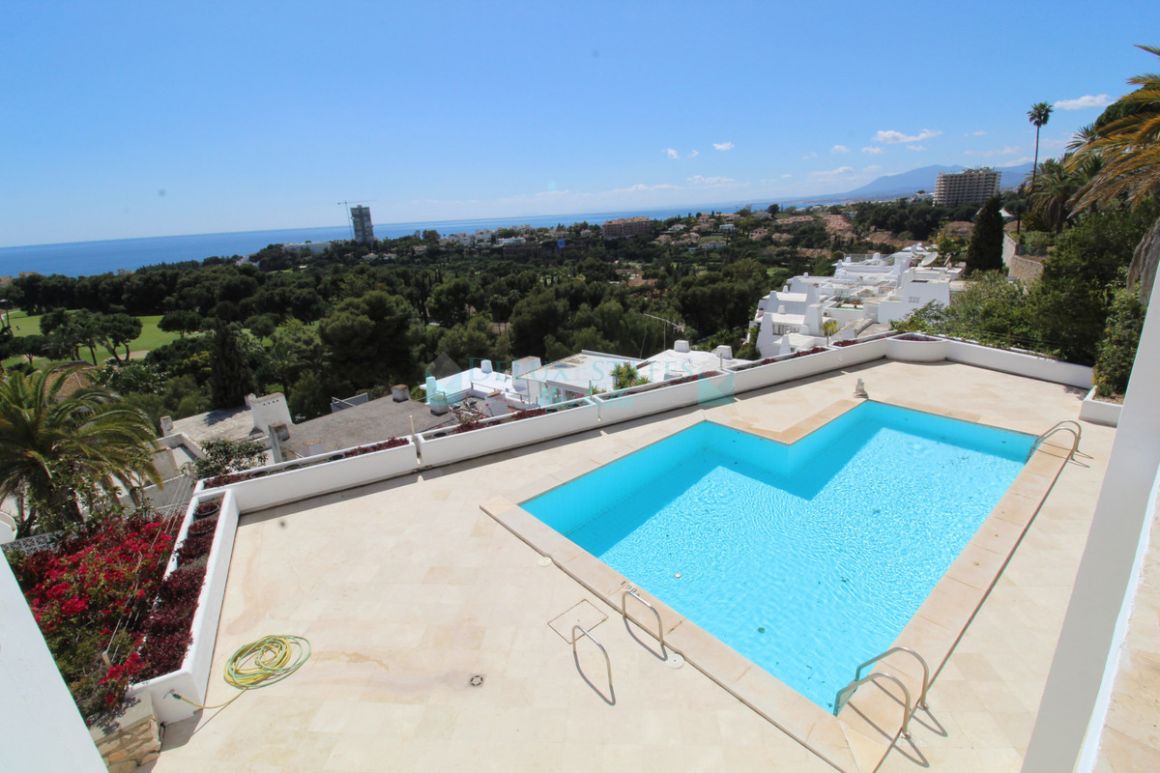 Villa for rent in Rio Real, Marbella East