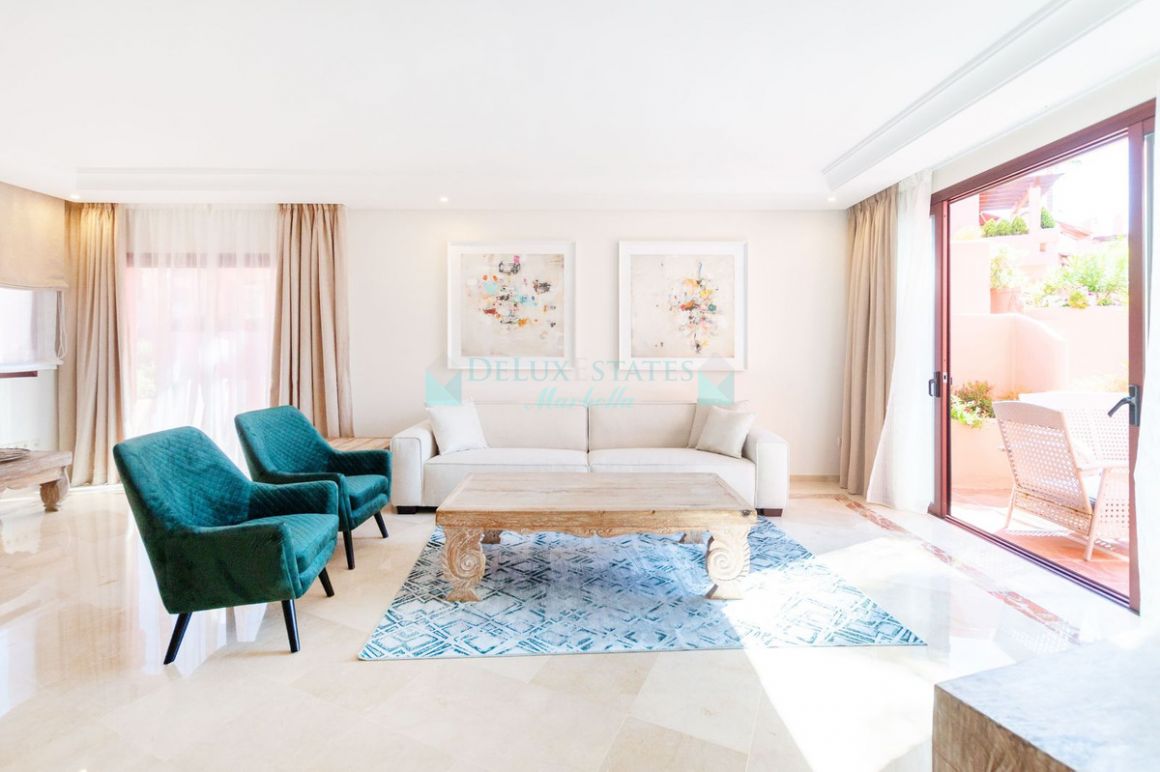 Penthouse for rent in New Golden Mile, Estepona