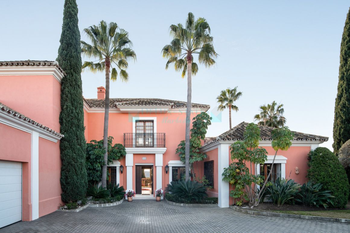 Villa for rent in El Paraiso, Estepona