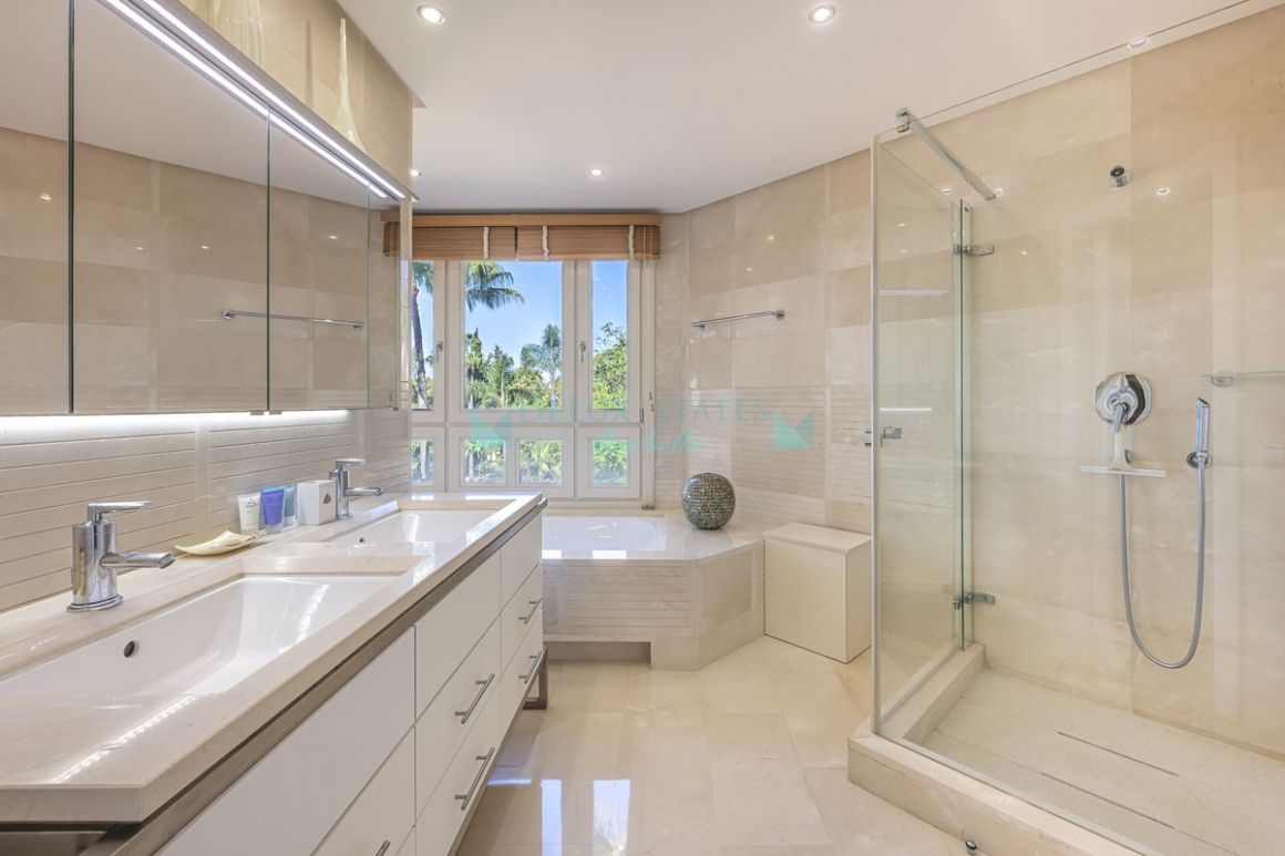 Penthouse for sale in Marbella Golden Mile