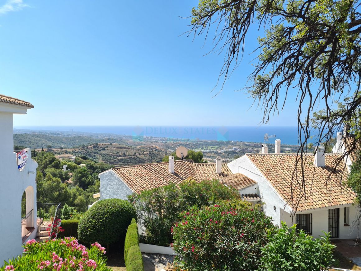 Ground Floor Apartment for sale in Los Altos de los Monteros, Marbella East