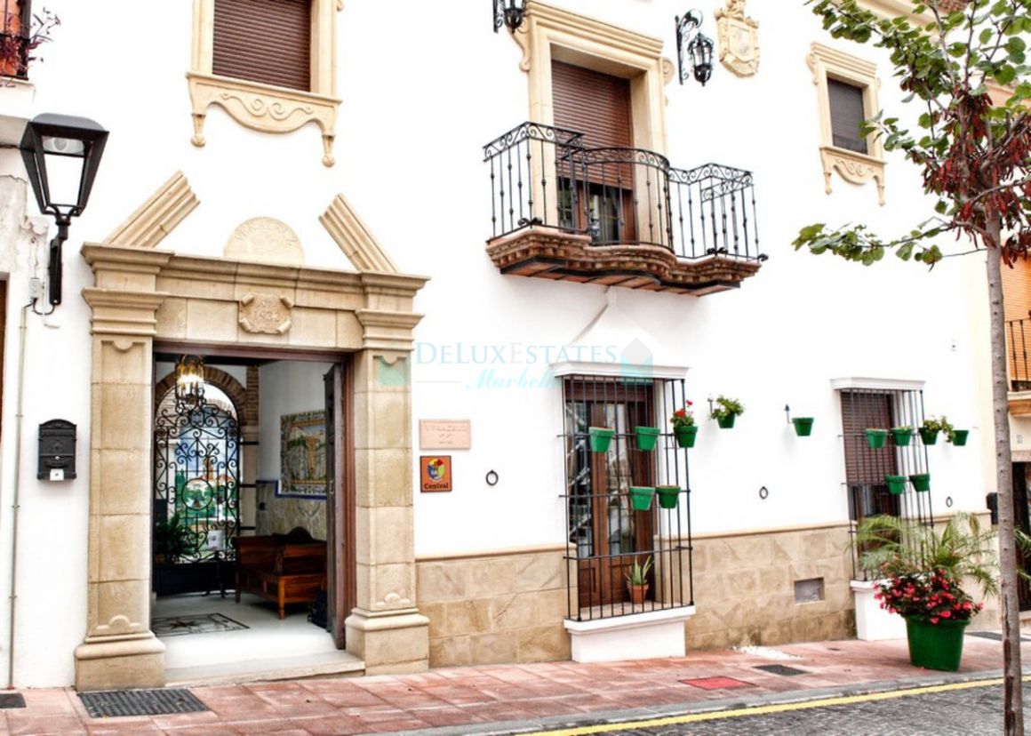 Hotel for sale in Estepona
