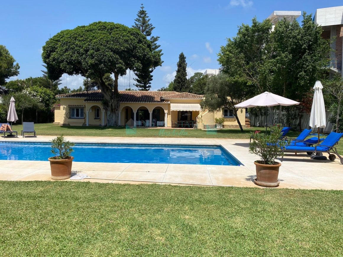 Villa for rent in Benamara, Estepona