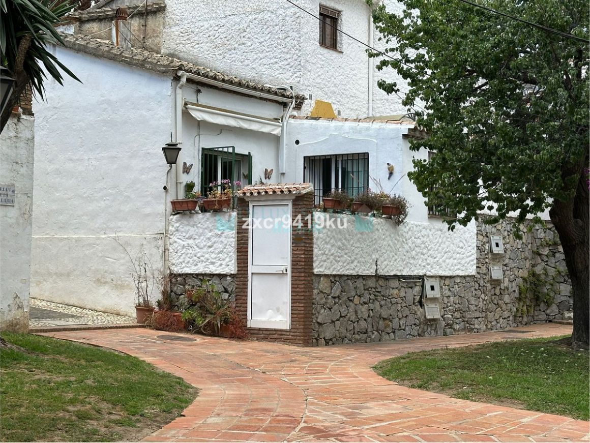 Villa for sale in Marbesa, Marbella East