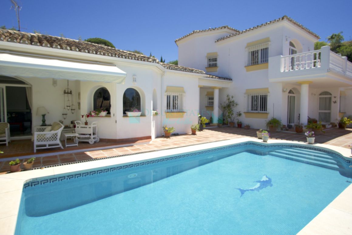 Villa for sale in El Rosario, Marbella East