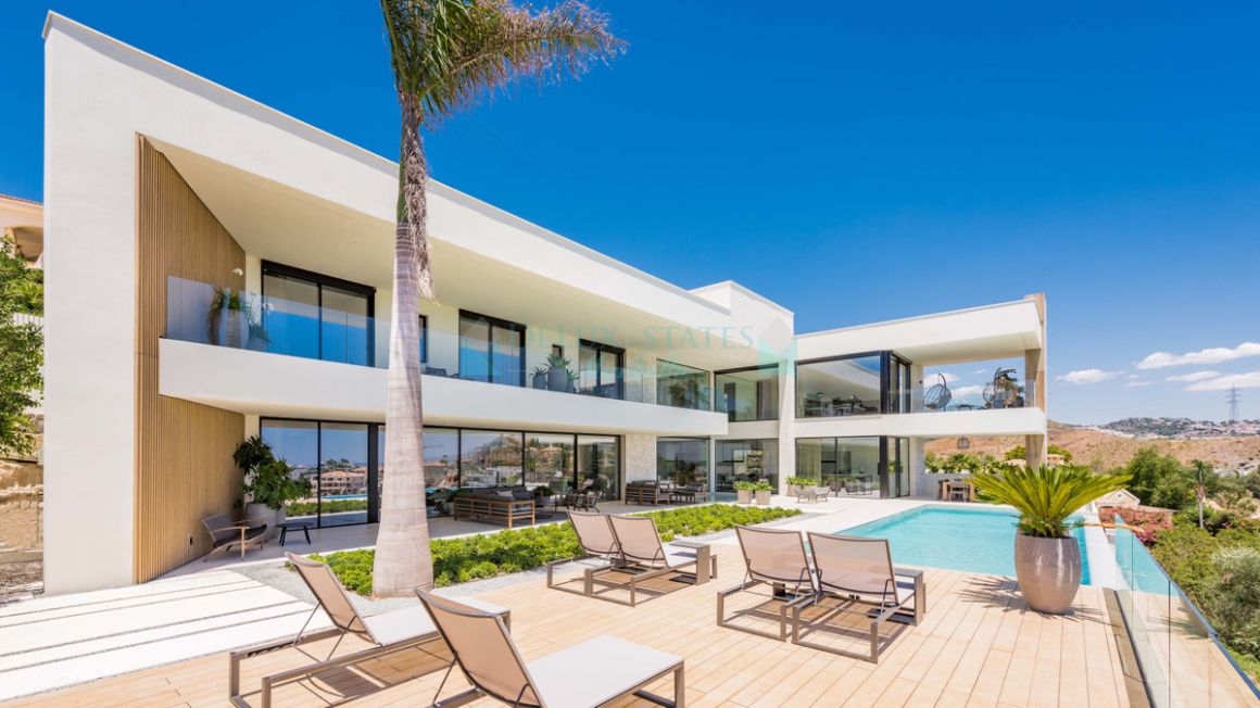 Villa for sale in Benahavis