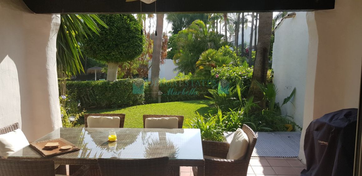 Town House for sale in Costalita, Estepona